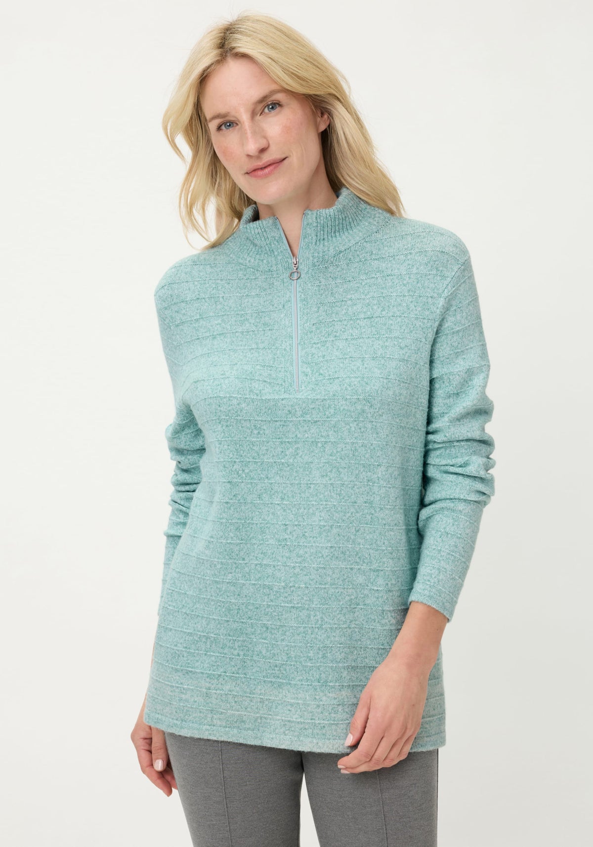 Pull ras du cou semi-fermé