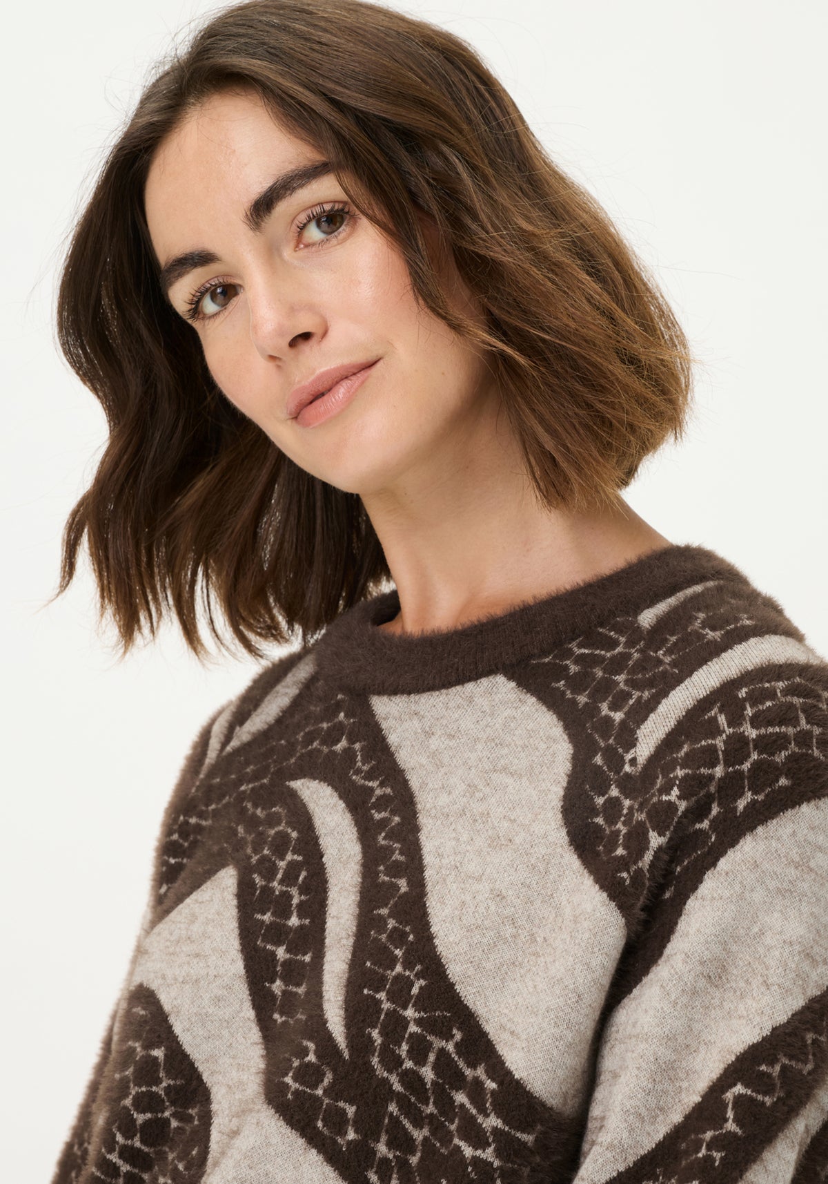 Abstract Modern Animal Feather Knit Pull-Over