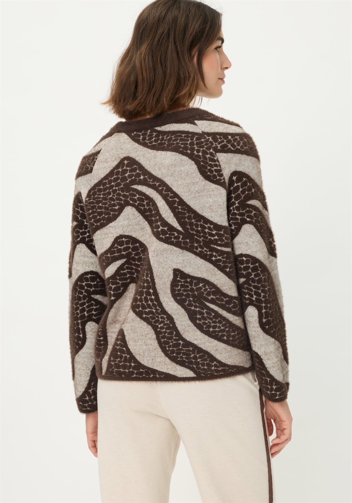 Abstract Modern Animal Feather Knit Pull-Over