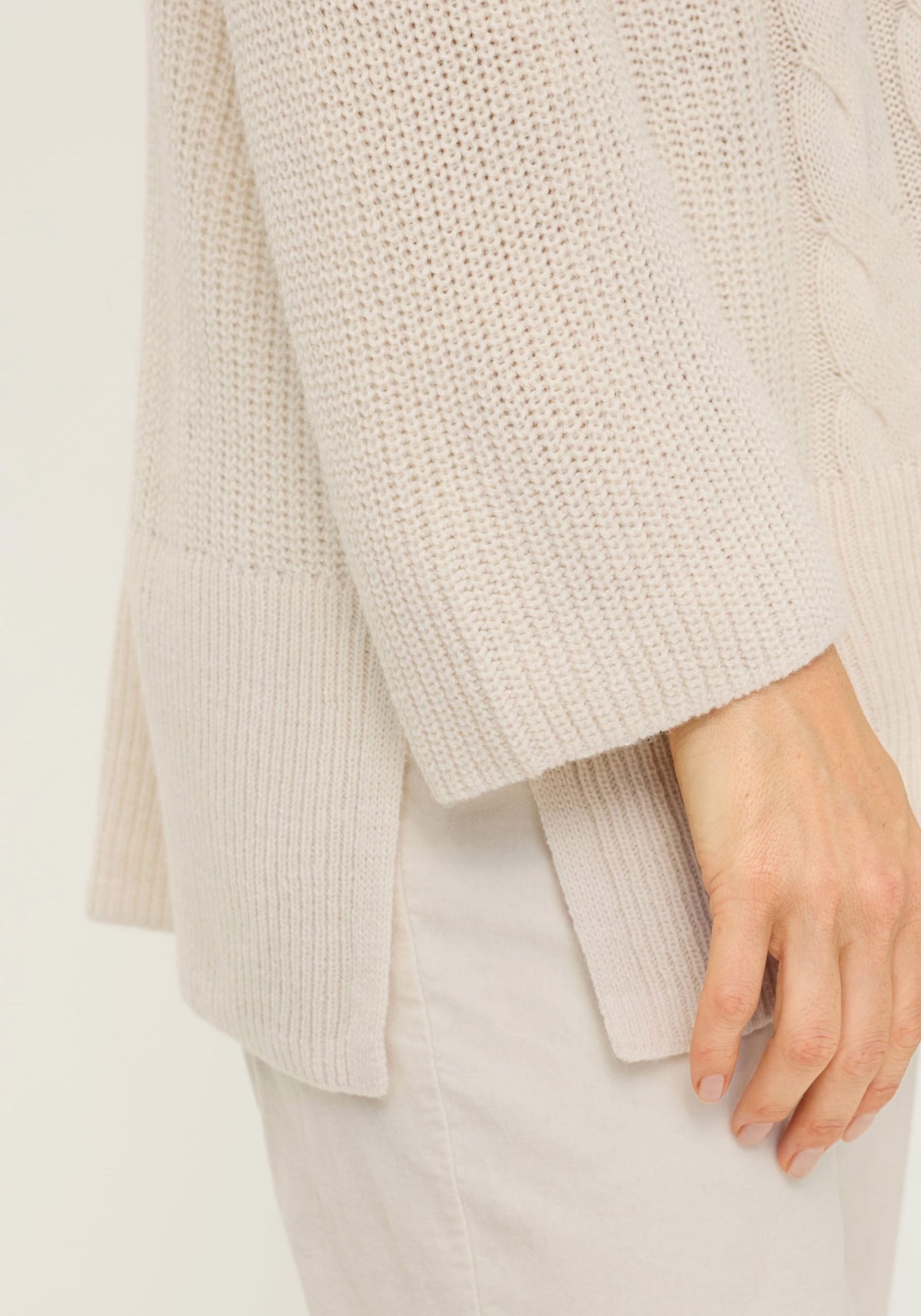 Col roulé classique en maille torsadée