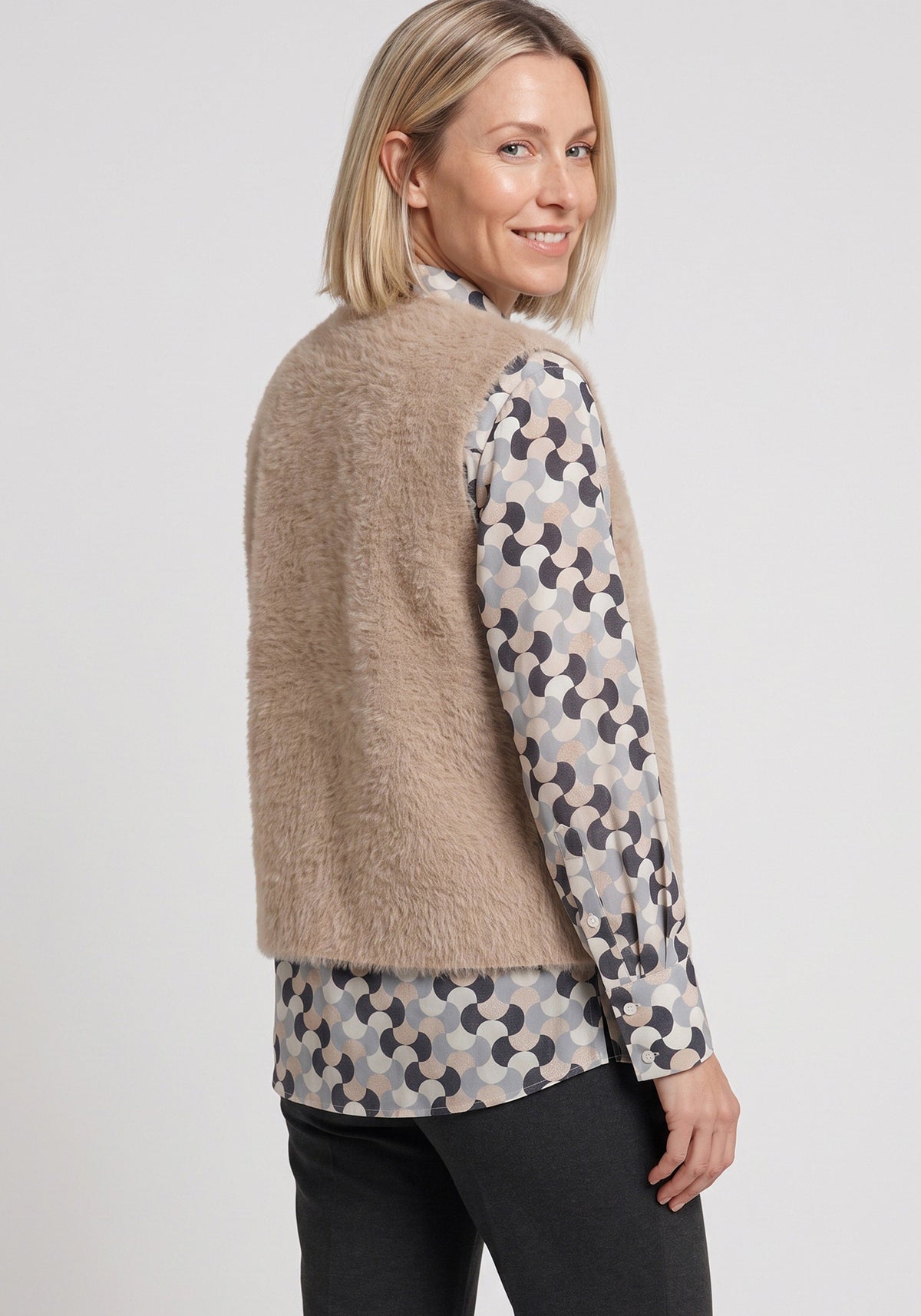 Feather Yarn Sweater Vest