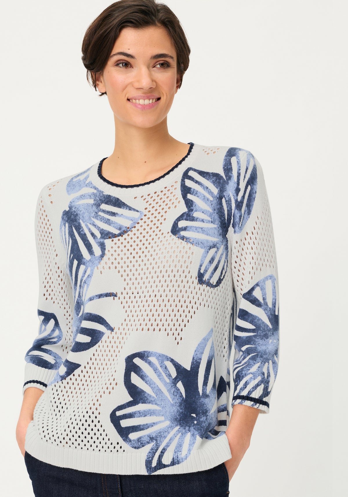 Pull en maille ajourée à motif floral