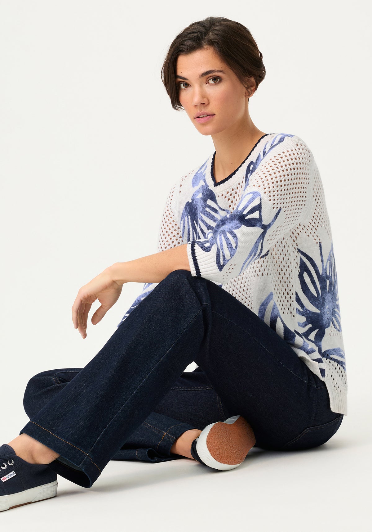 Pull en maille ajourée à motif floral