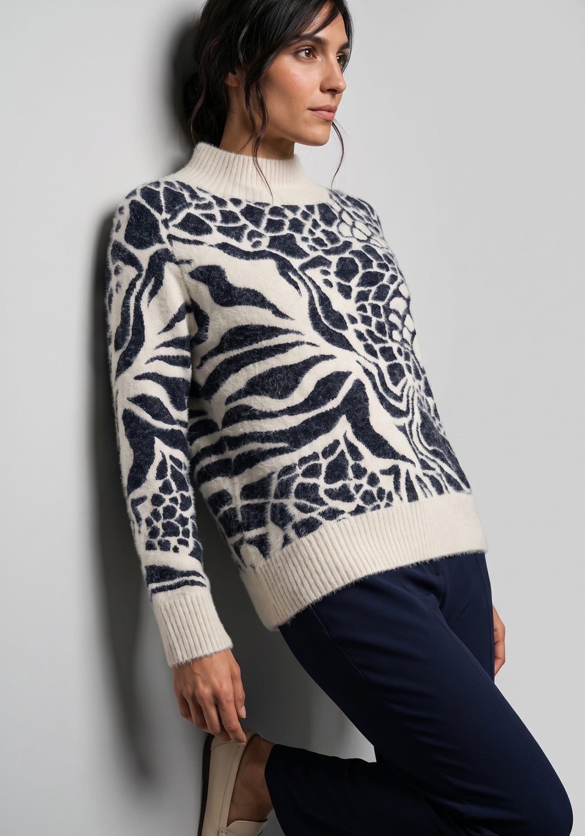 Graphic Feather Yarn Sweater