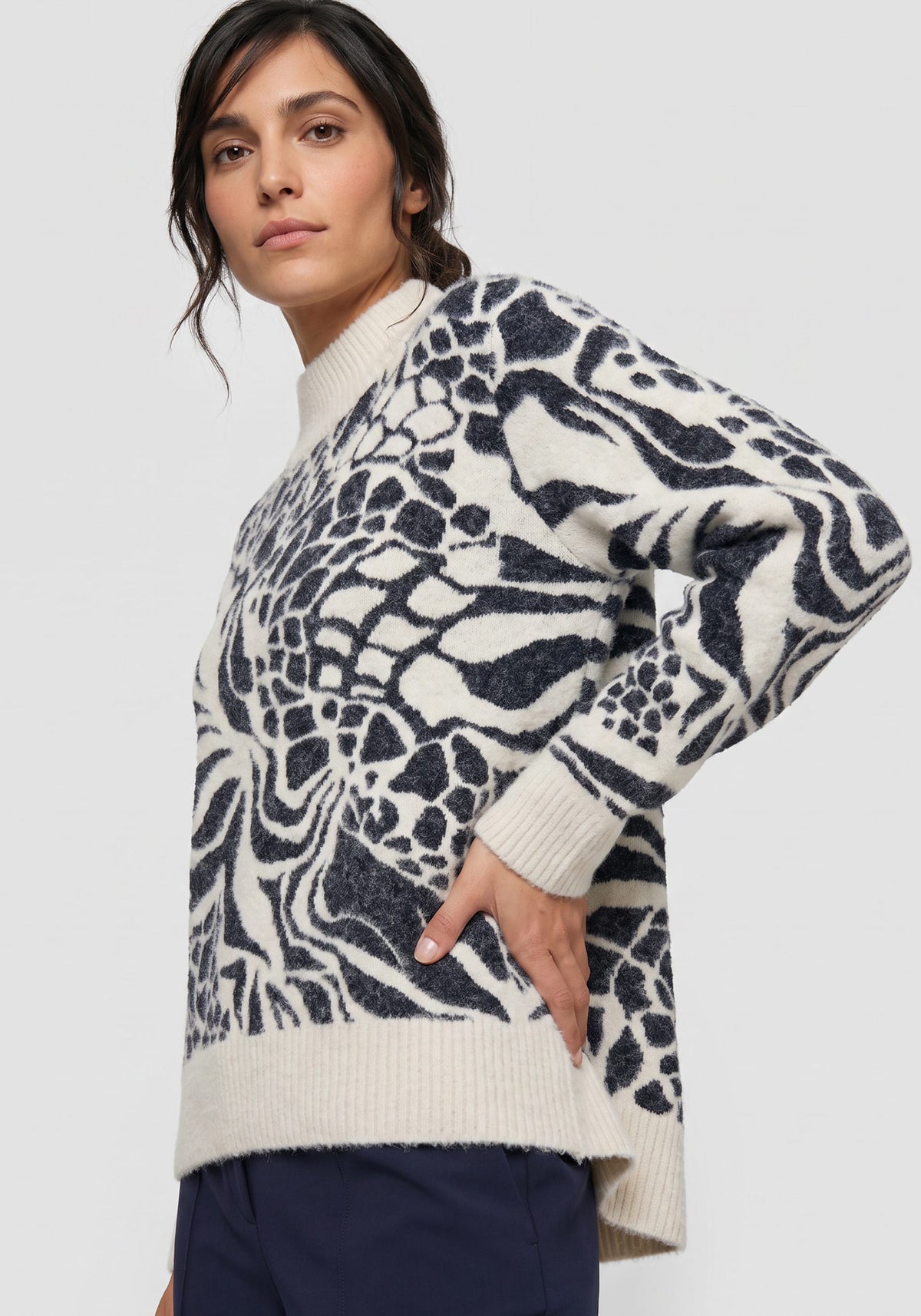 Graphic Feather Yarn Sweater
