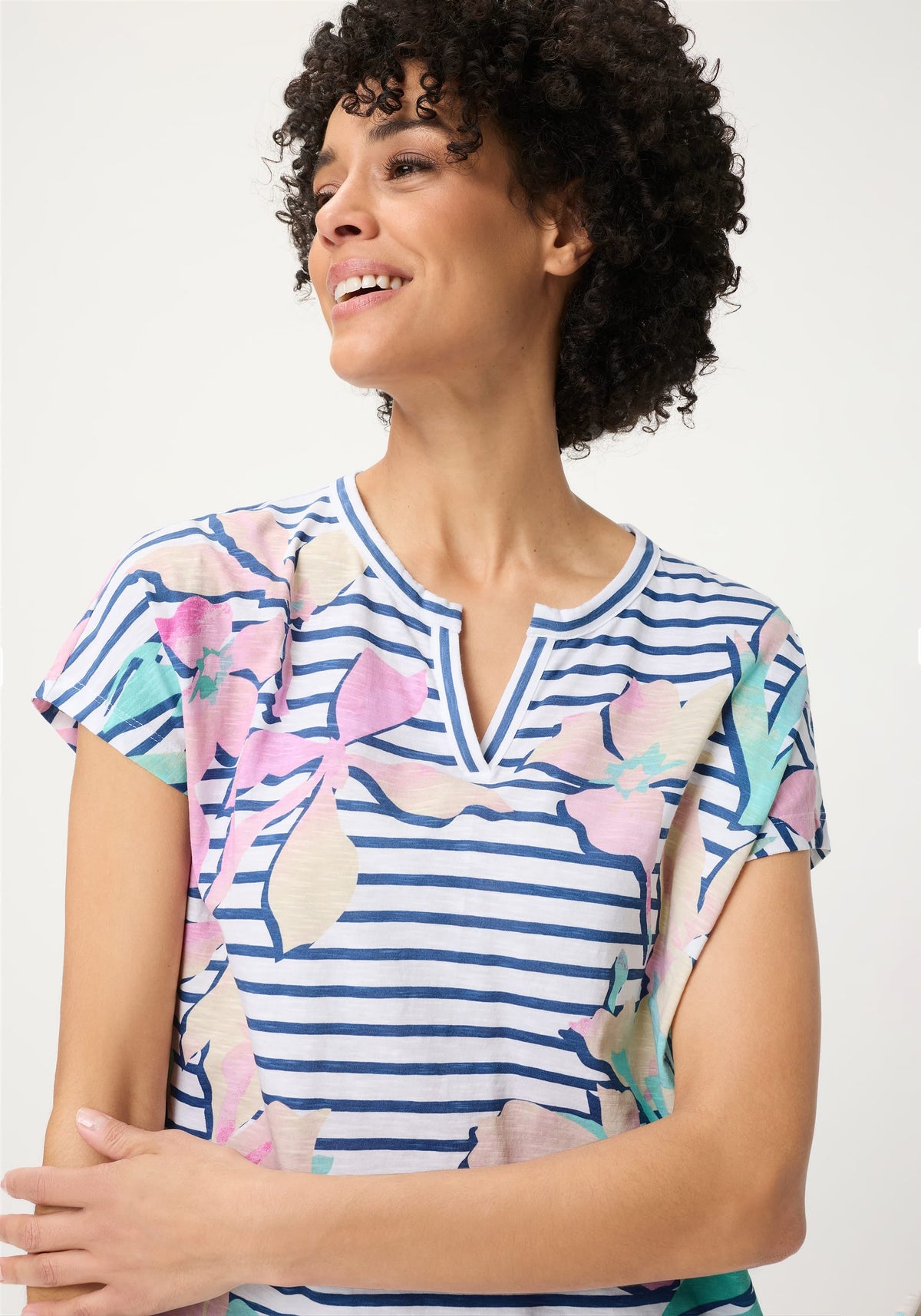 T-shirt à rayures et à motifs floraux