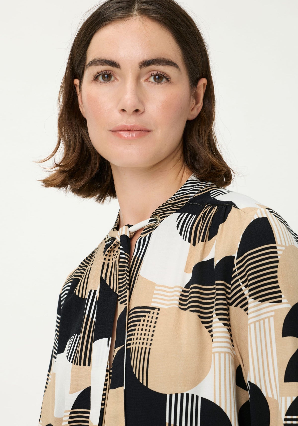 Chemisier à encolure nouée à motifs géométriques mixtes