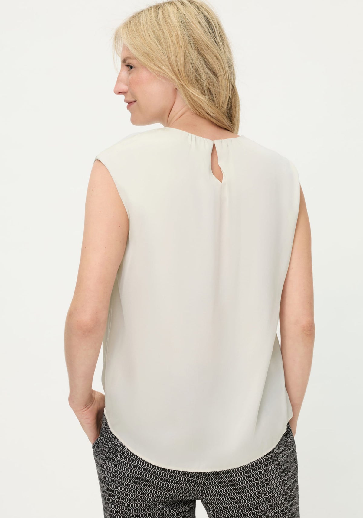 Coquille sans manches à effet satiné