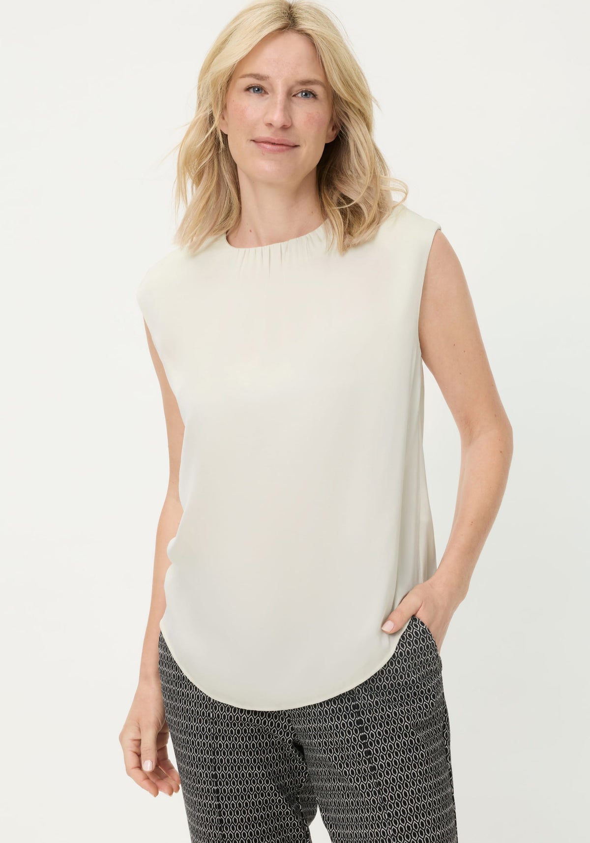 Coquille sans manches à effet satiné