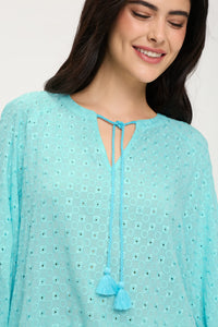 Blouse tunique brodée à œillets