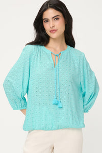 Blouse tunique brodée à œillets
