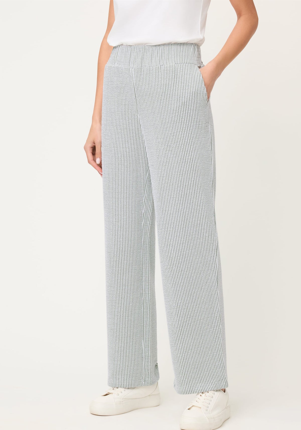 Cropped Seersucker Pull-On Pant