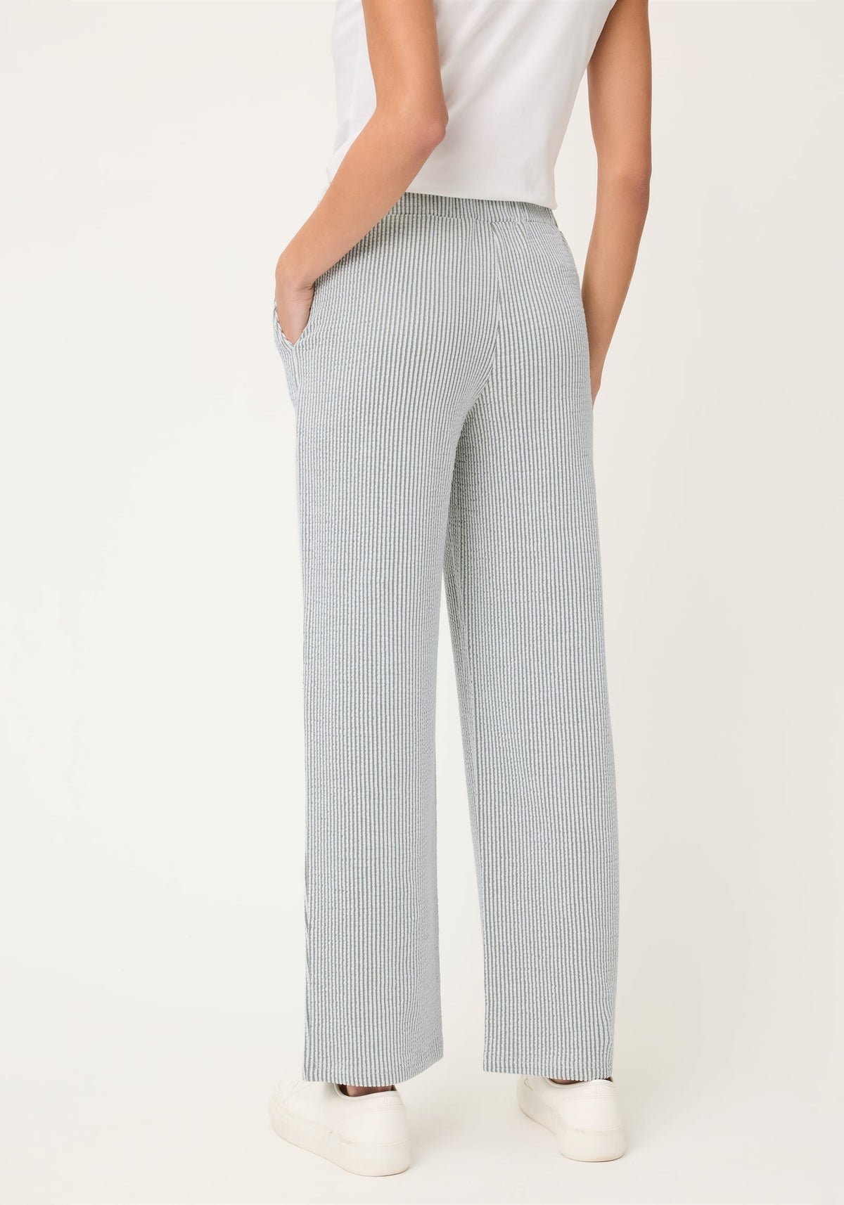 Cropped Seersucker Pull-On Pant