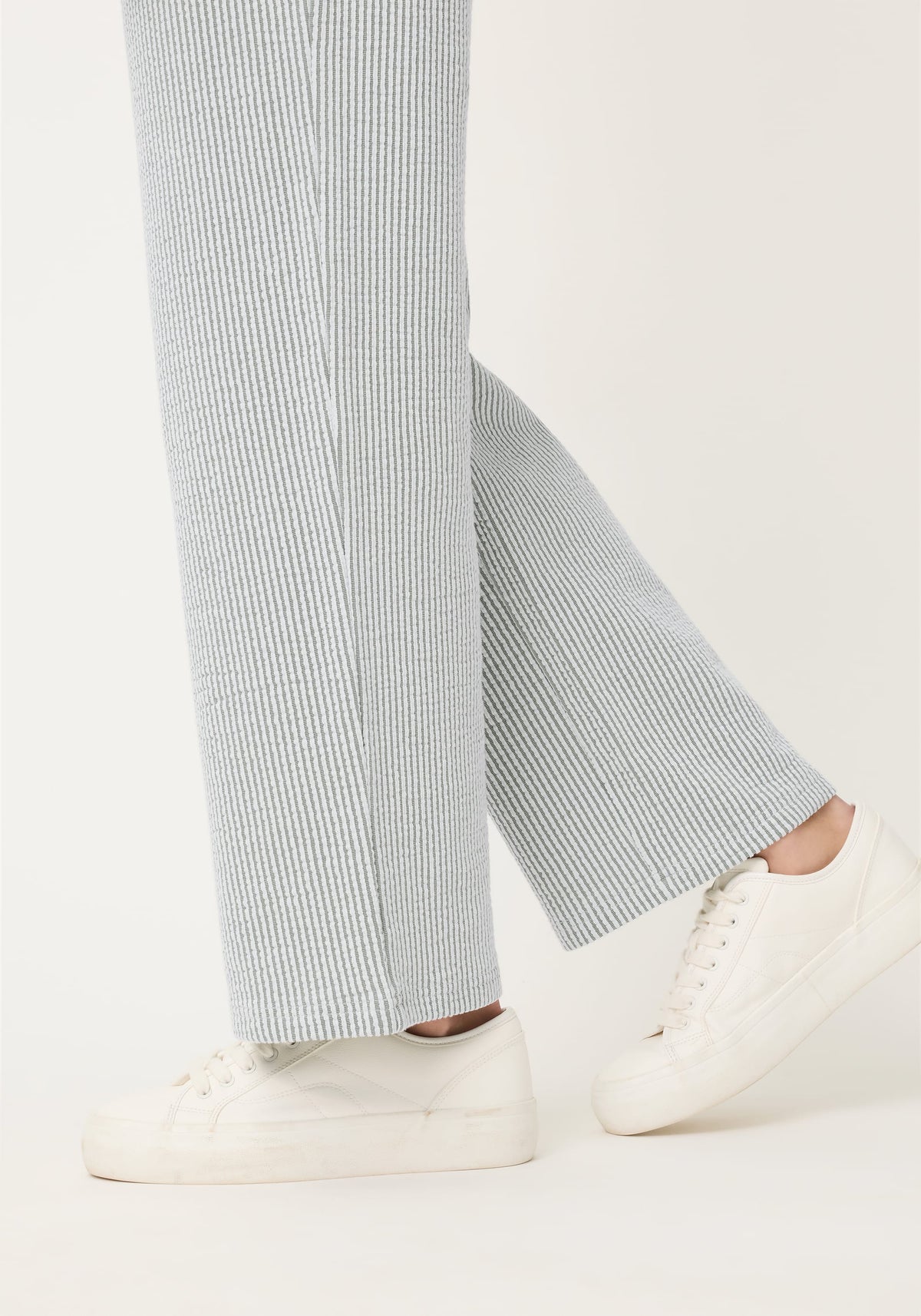 Cropped Seersucker Pull-On Pant