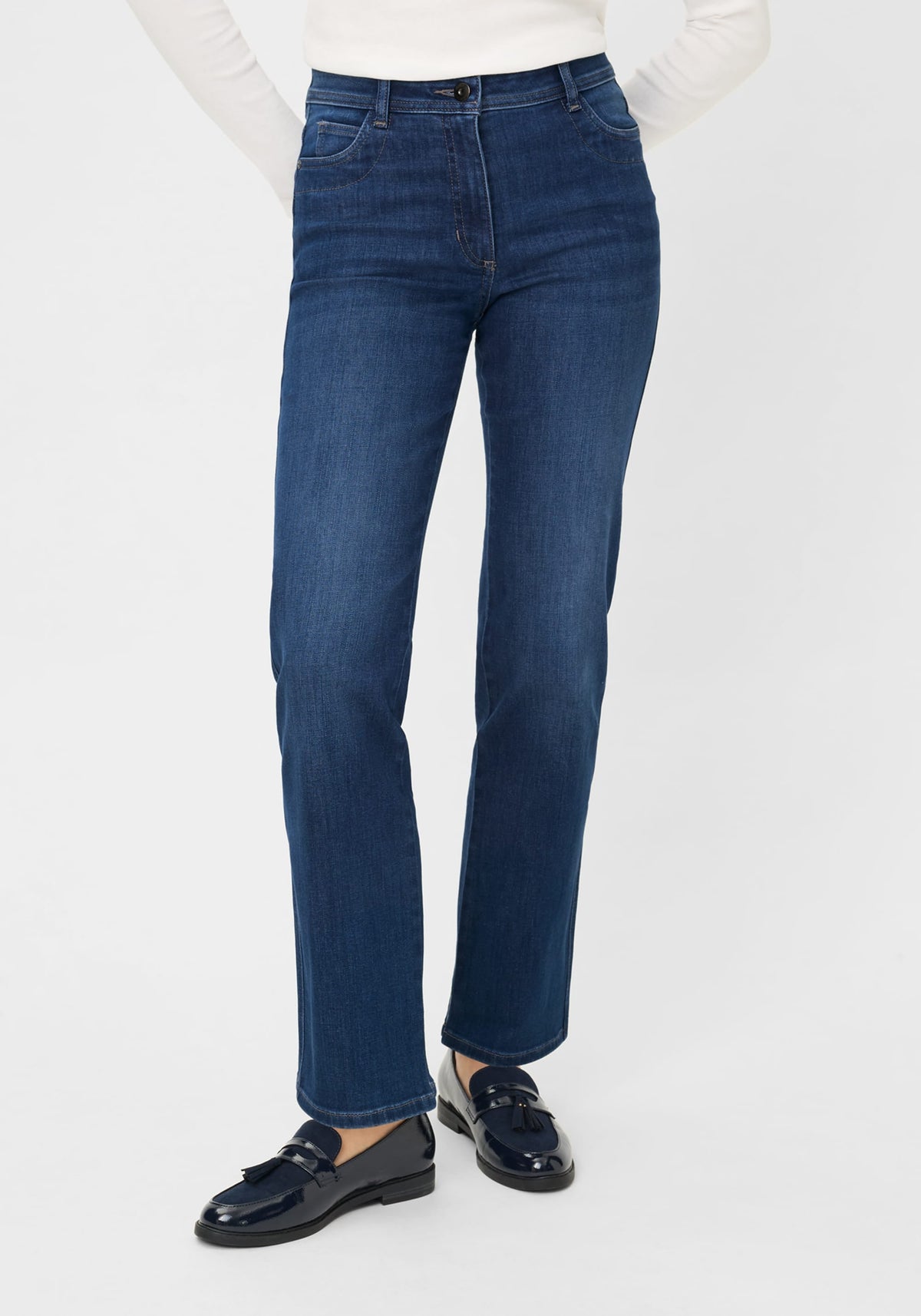 Mona Fit Straight Leg Jean