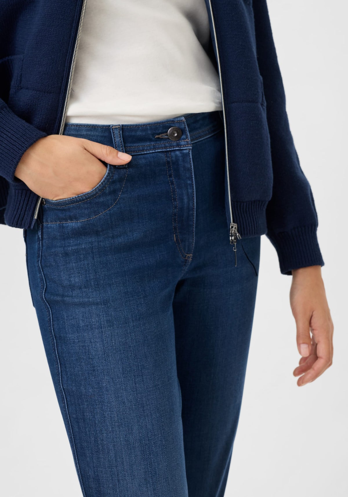 Mona Fit Straight Leg Jean