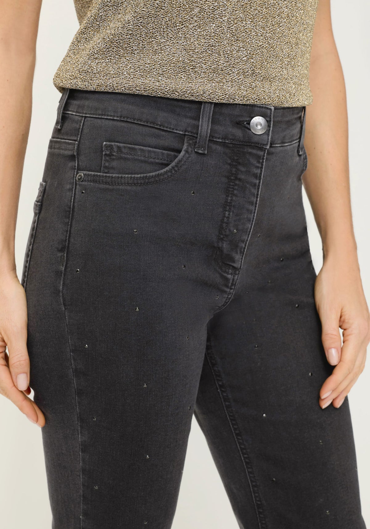 Mona Fit Embellished Cropped Jean