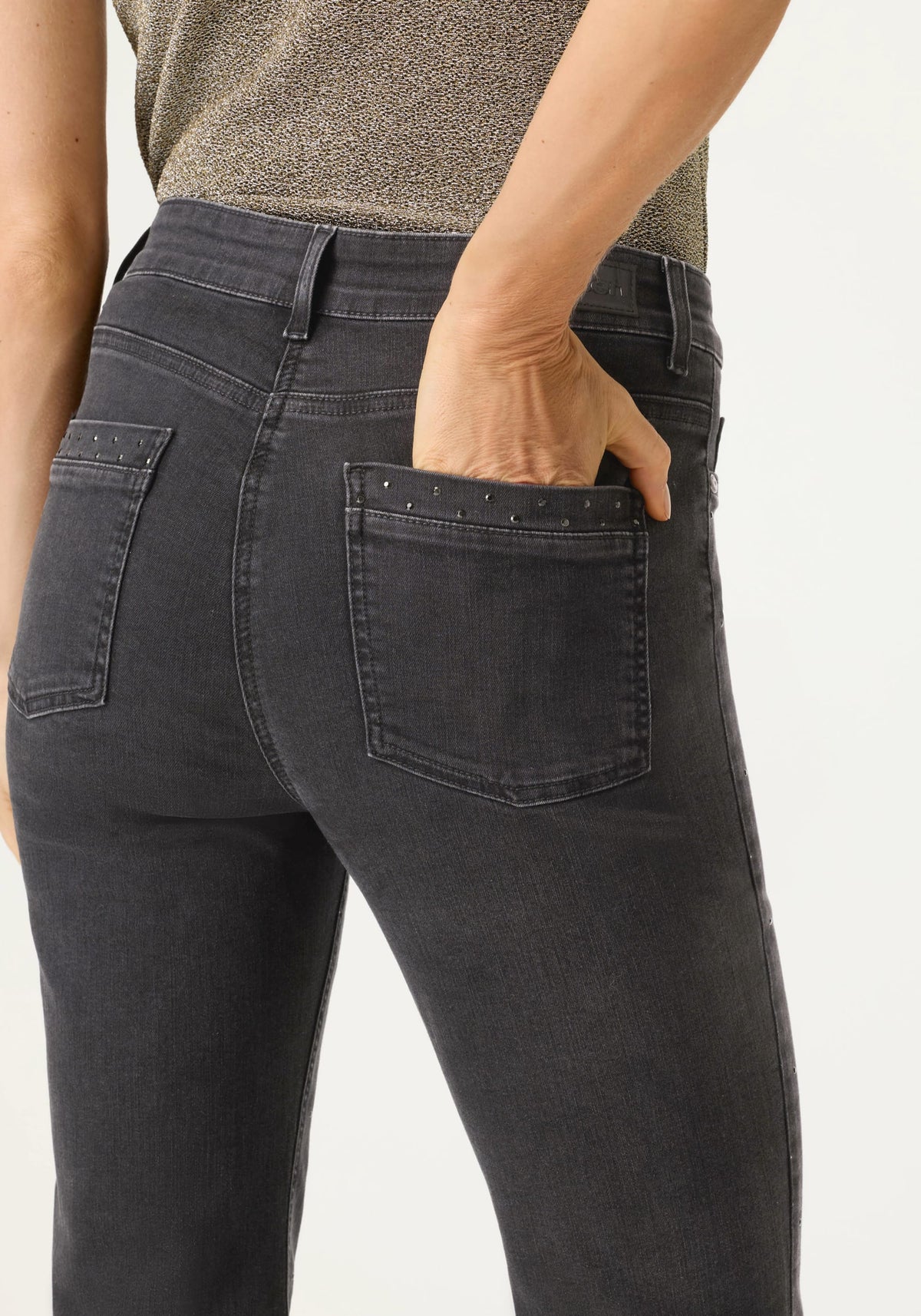 Mona Fit Embellished Cropped Jean