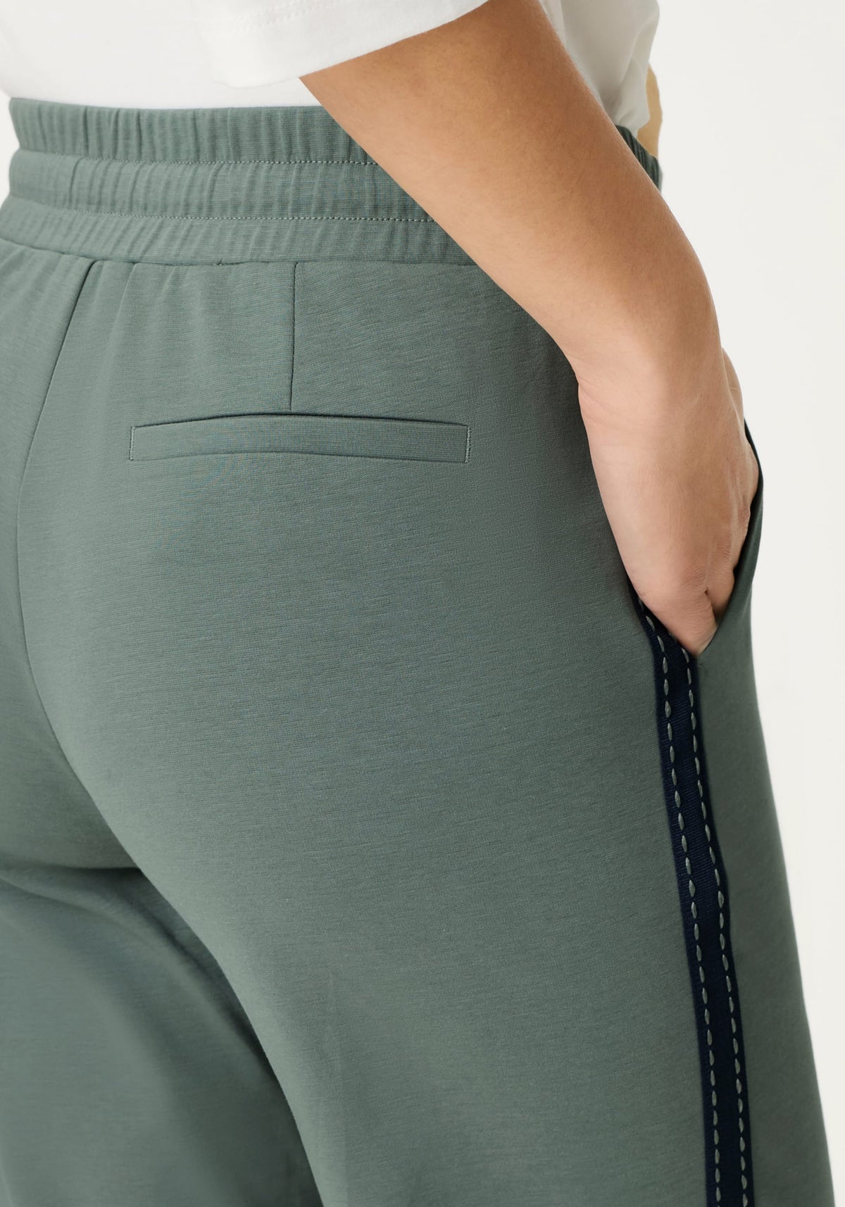 Anna Fit Pant with Side Stripe