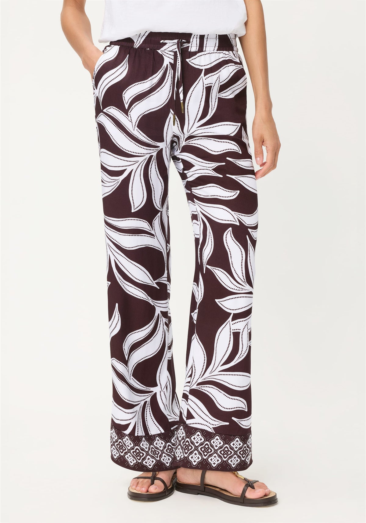 Pantalon à motifs de feuilles