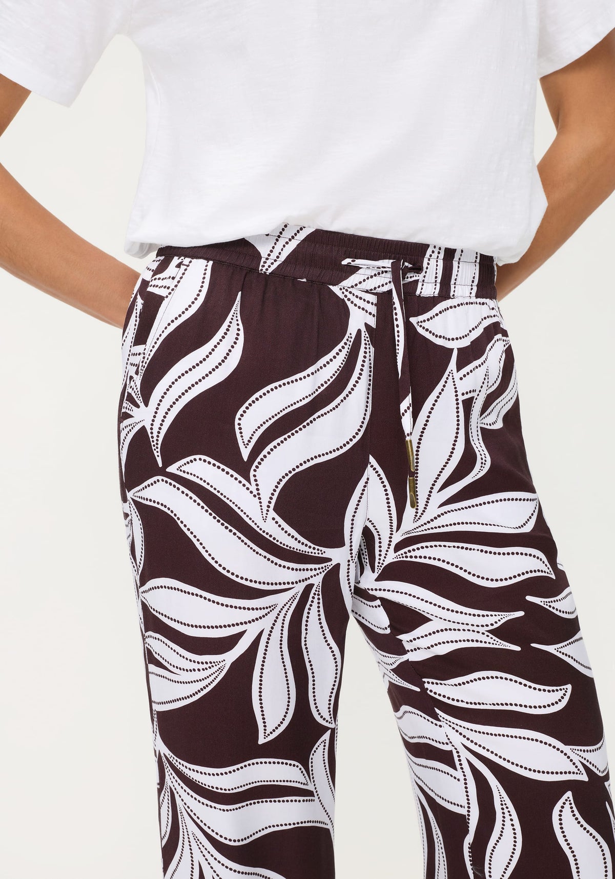 Pantalon à motifs de feuilles