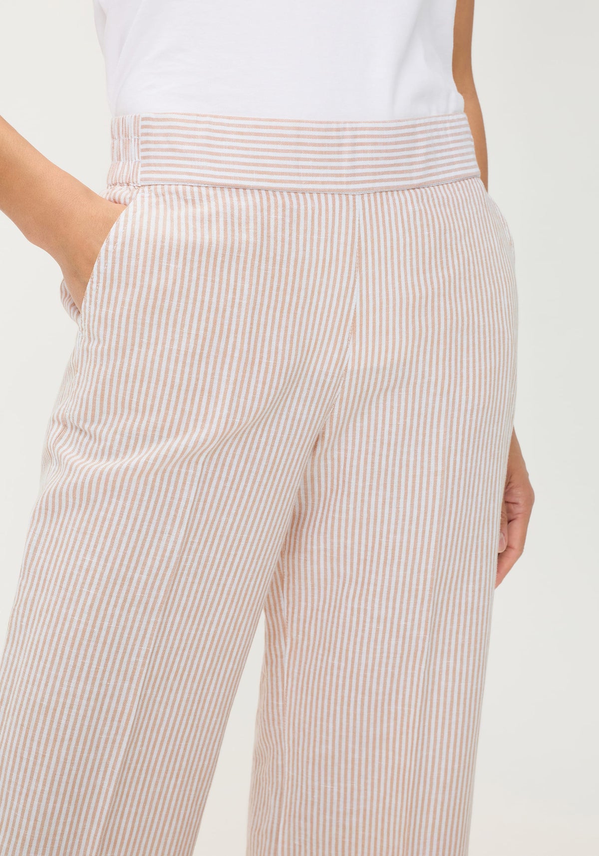 Pantalon court en lin et coton à rayures