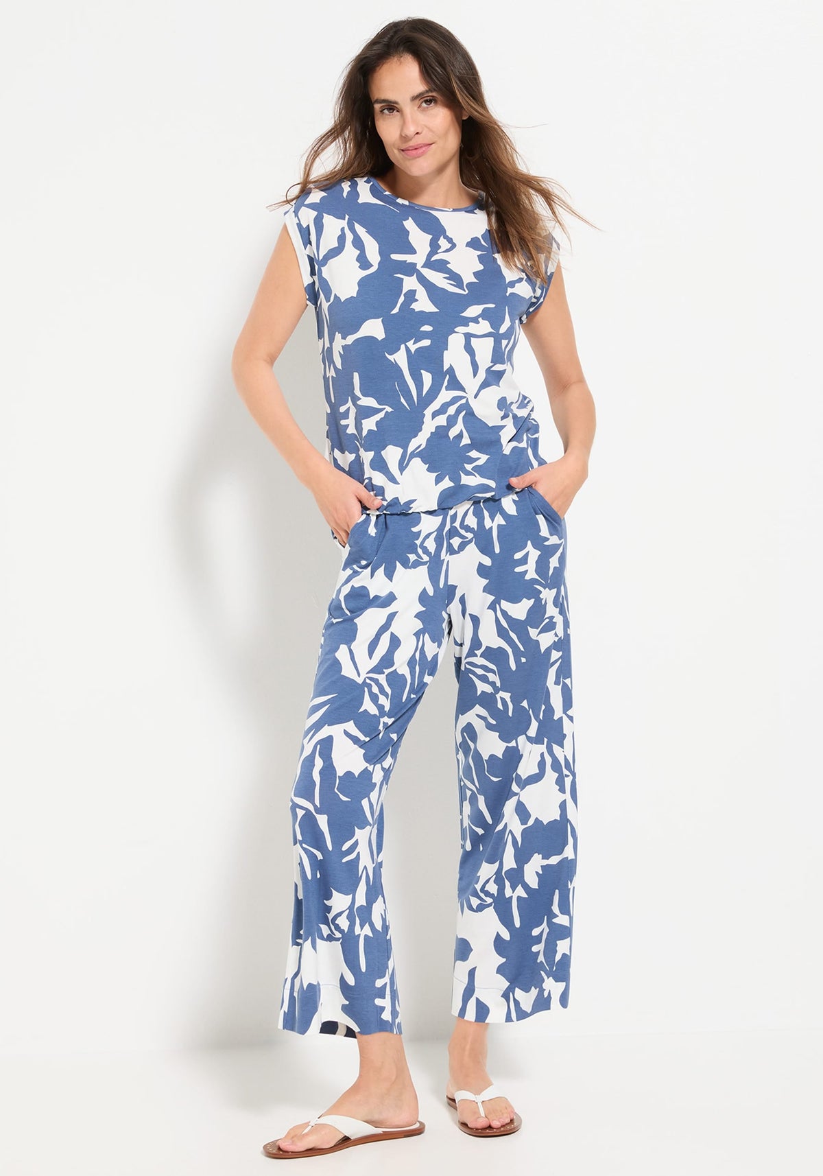 Abstract Floral Jersey Cropped Pant