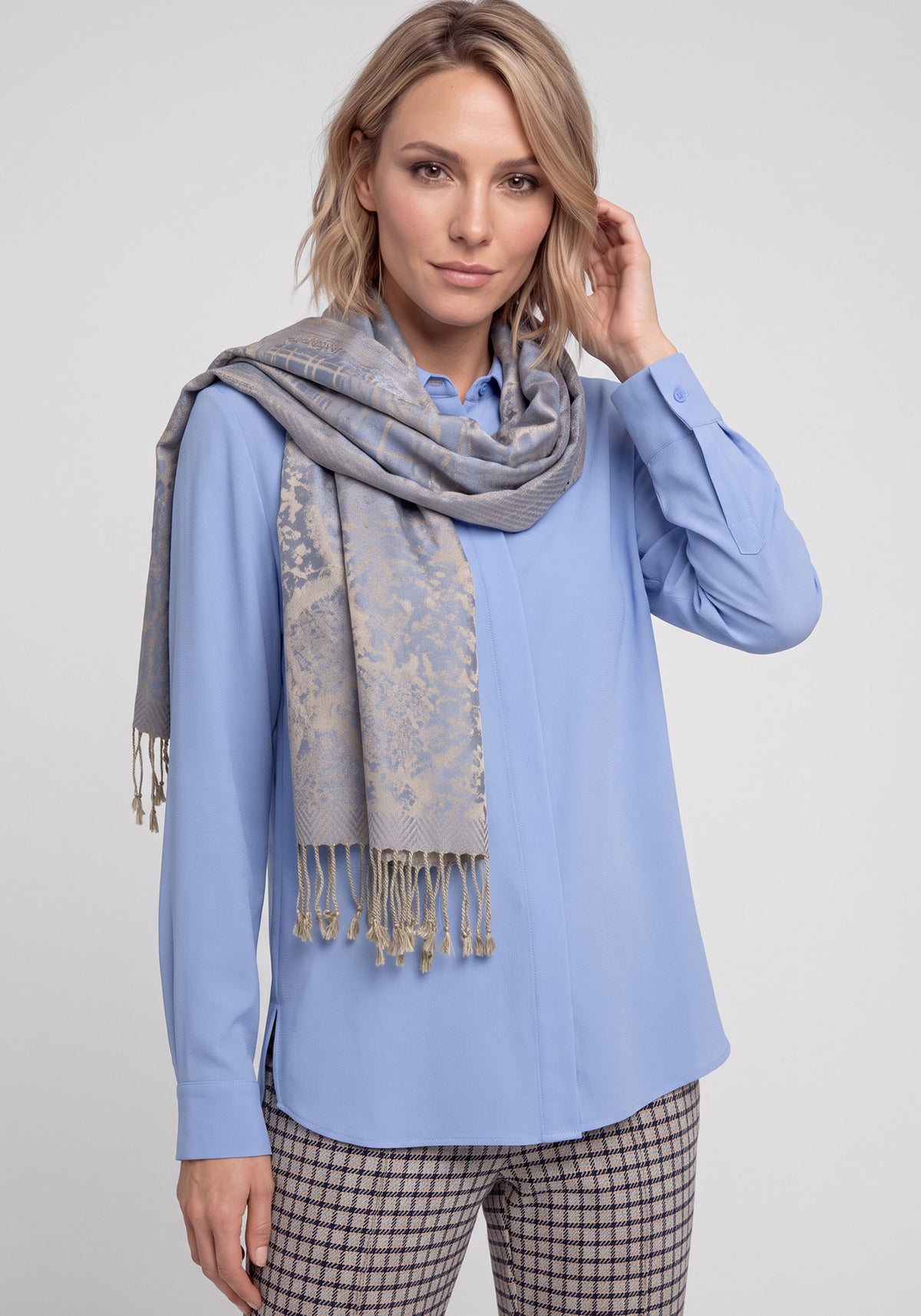 Panneux Fringe Scarf